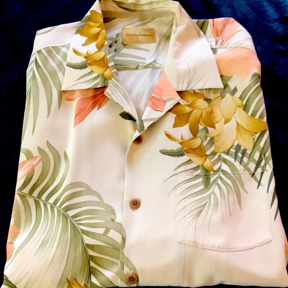 Tommy Bahama large Hawaiian mens short sleeve button up shirt.